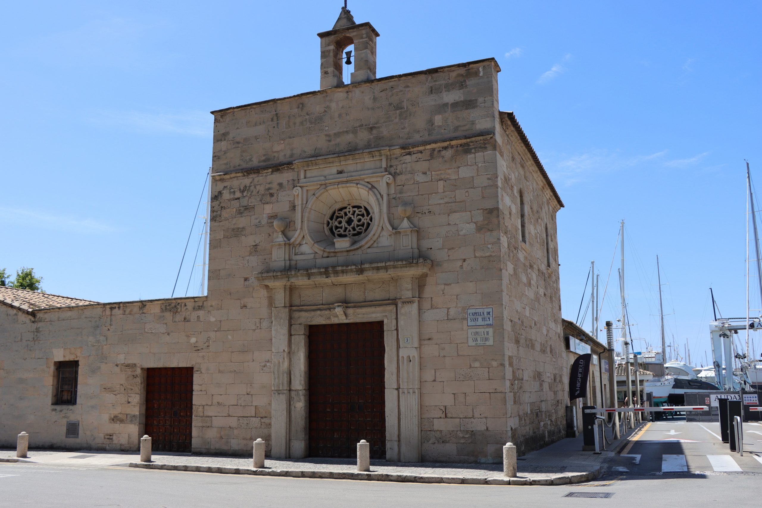 Una exposició s'endinsa en la història de la Capella de Sant Elm del Port de Palma