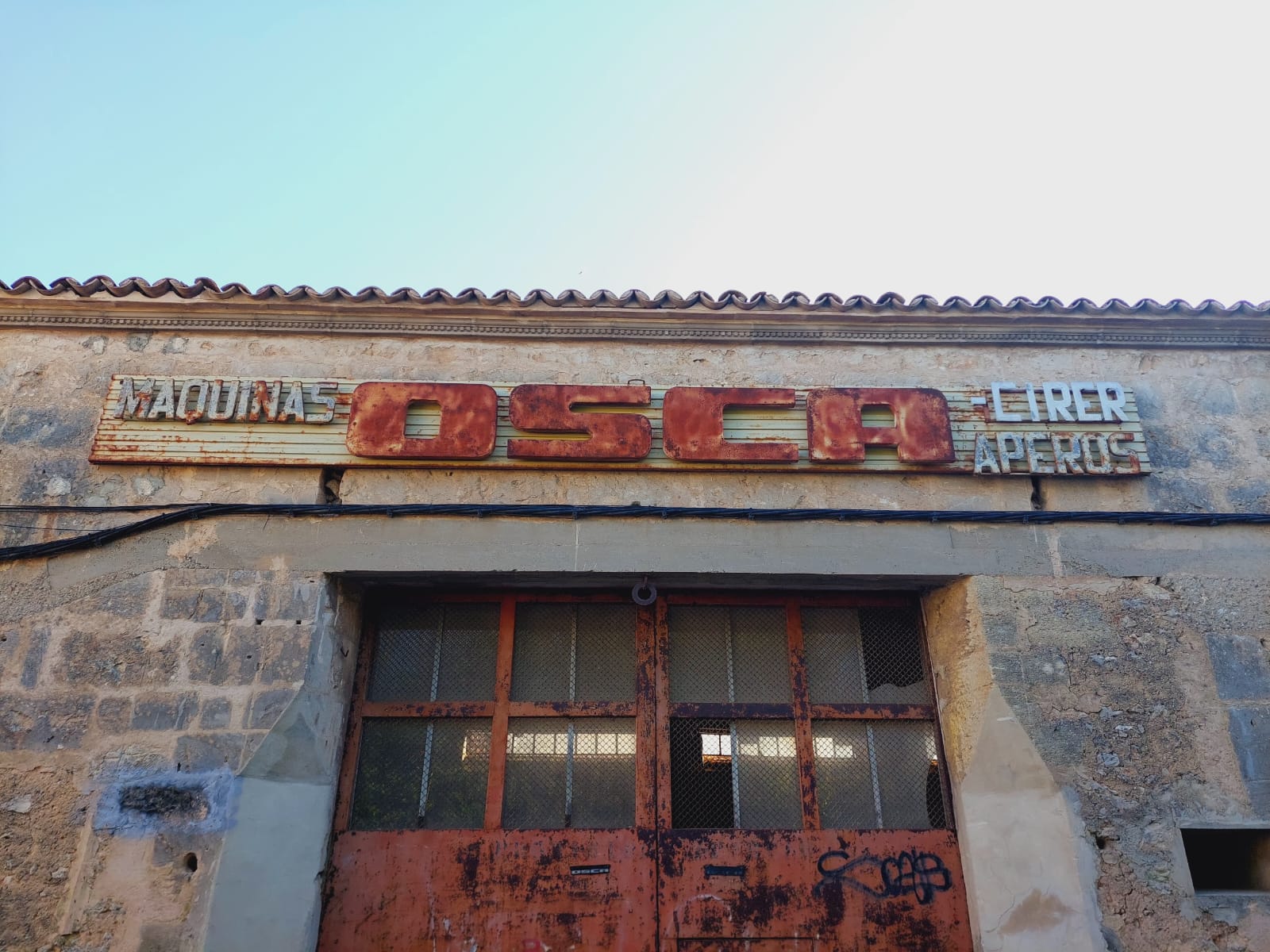 La seu de l'antiga fàbrica de batedores OSCA passa a mans de l'Ajuntament de Sencelles